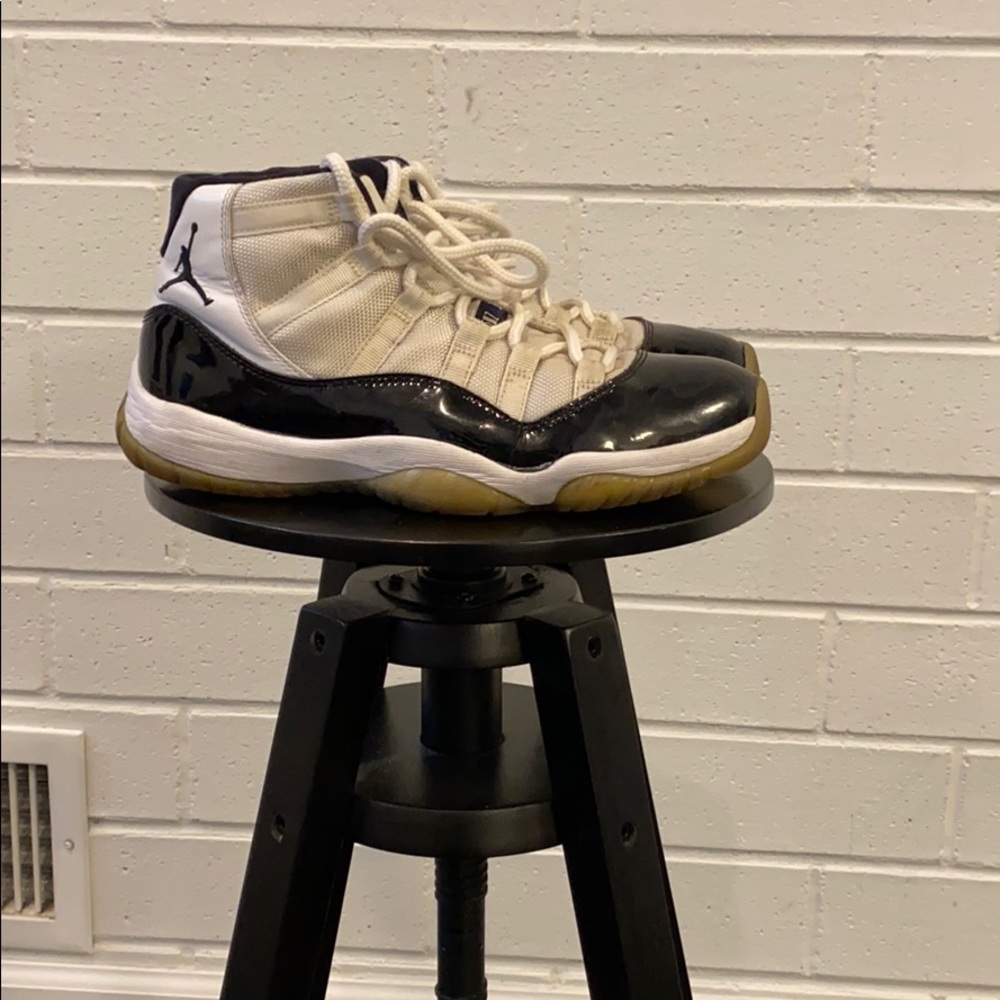 Air Jordan 11 Concords (white/black)